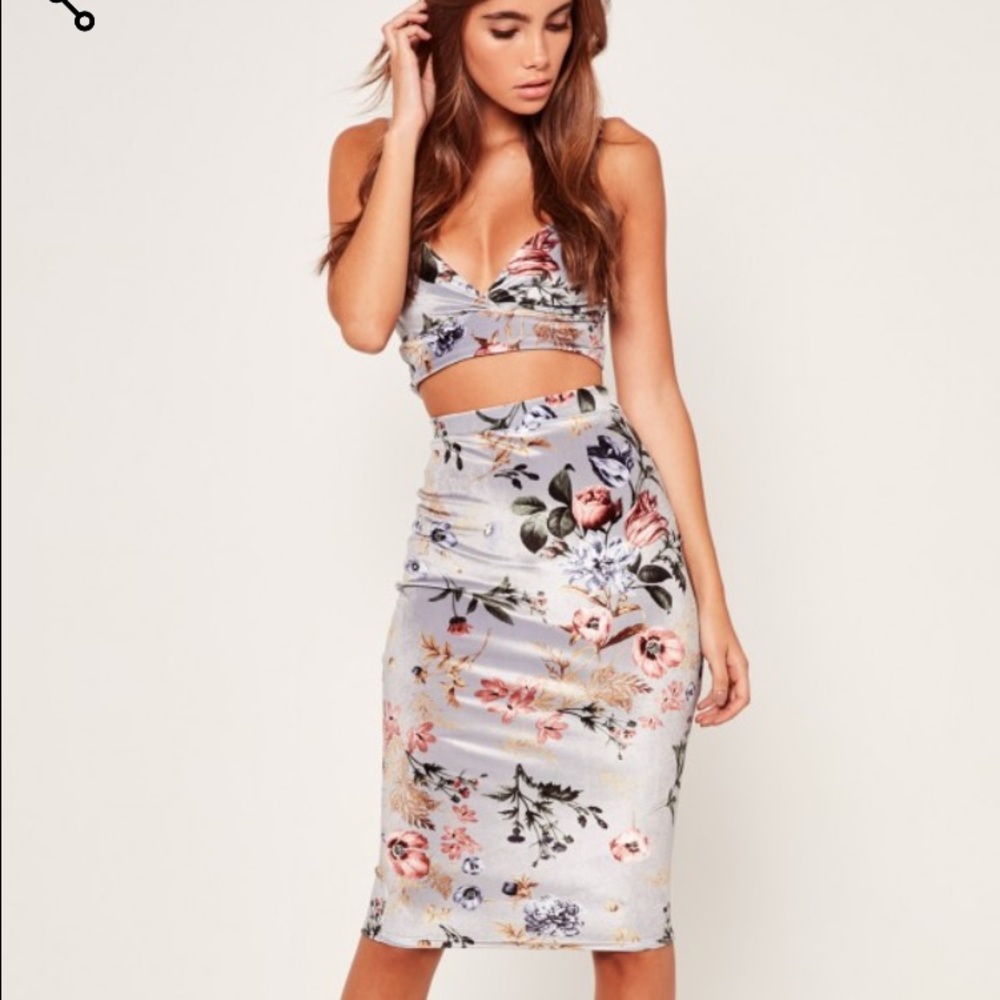 🪞stunning skirt & bralette set